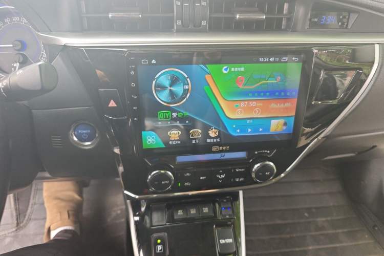 Used Toyota Corolla 2016 Dual-Engine 1.8L E-CVT Leading Edition Audio And AC Panel
