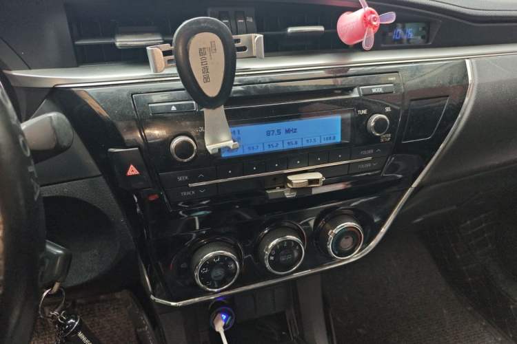 Used Toyota Corolla 2016 1.6L Manual GL-i Cool Edition Audio And AC Panel