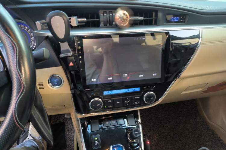 Used Toyota Corolla 2016 Dual-Engine 1.8L E-CVT Elite Edition Audio And AC Panel