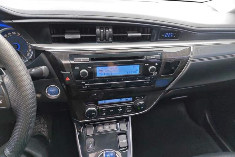 Used Toyota Corolla 2016 Dual-Engine 1.8L E-CVT Leading Edition Audio And AC Panel