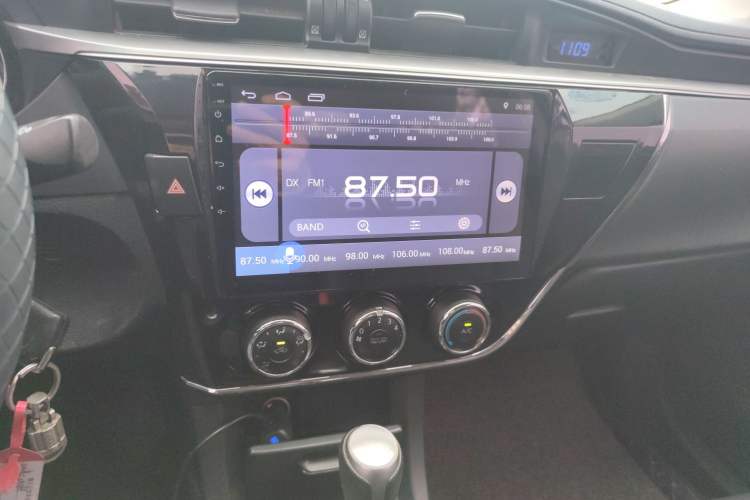 Used Toyota Corolla 2016 1.6L CVT GL-i Cool Edition Audio And AC Panel