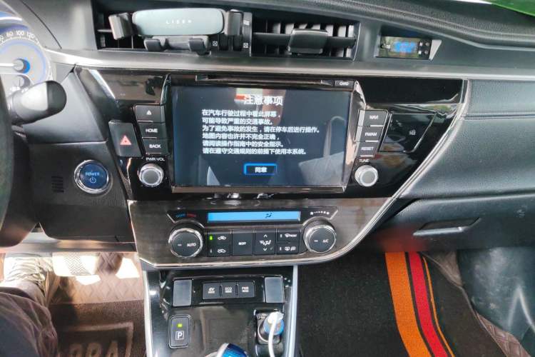 Used Toyota Corolla 2016 Dual-Engine 1.8L E-CVT Elite Edition Audio And AC Panel