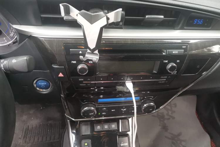 Used Toyota Corolla 2016 Dual-Engine 1.8L E-CVT Elite Edition Audio And AC Panel