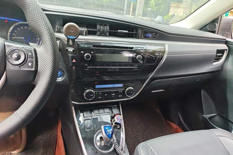 Used Toyota Corolla 2016 Dual-Engine 1.8L E-CVT Elite Edition Audio And AC Panel