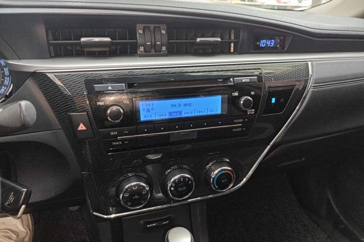 Used Toyota Corolla 2016 1.6L CVT GL-i Cool Edition Audio And AC Panel