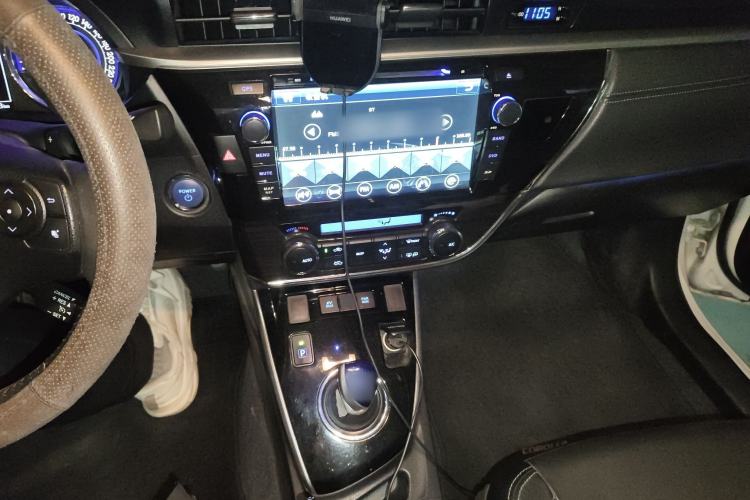 Used Toyota Corolla 2016 Dual-Engine 1.8L E-CVT Elite Edition Audio And AC Panel