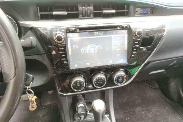 Used Toyota Corolla 2016 1.6L CVT GL-i Cool Edition Audio And AC Panel