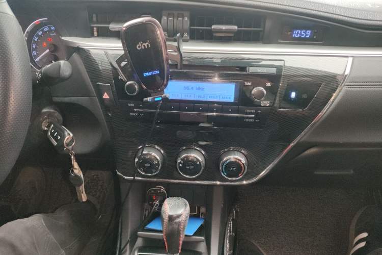Used Toyota Corolla 2016 1.6L CVT GL-i Cool Edition Audio And AC Panel