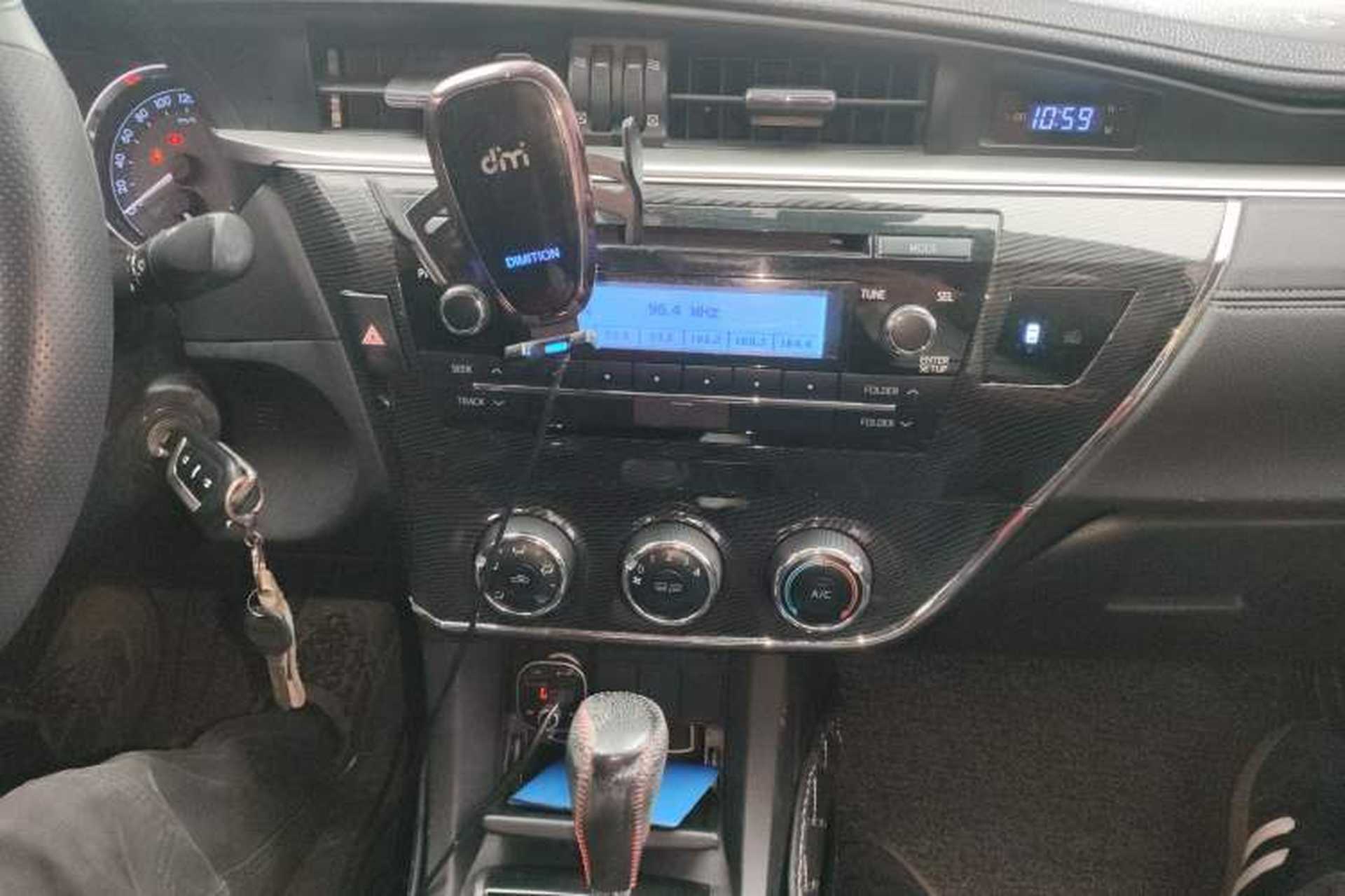Used Toyota Corolla 2016 1.6L CVT GL-i Cool Edition Audio And AC Panel