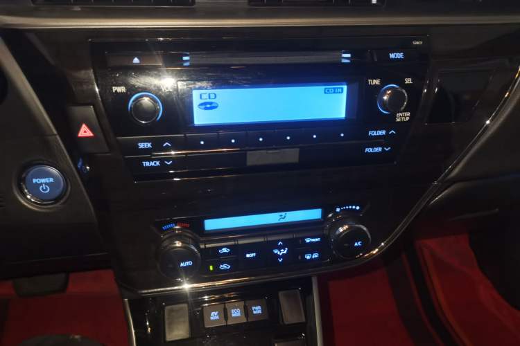 Used Toyota Corolla 2016 Dual-Engine 1.8L E-CVT Elite Edition Audio And AC Panel