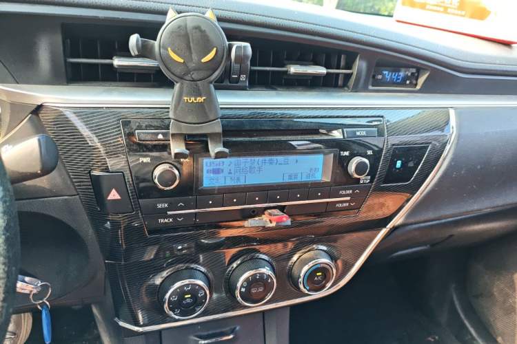 Used Toyota Corolla 2016 1.6L CVT GL-i Cool Edition Audio And AC Panel