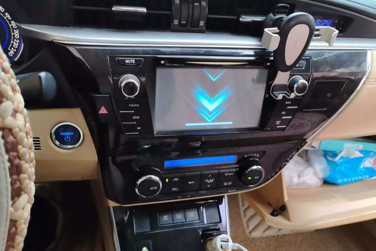 Used Toyota Corolla 2016 Dual-Engine 1.8L E-CVT Elite Edition Audio And AC Panel