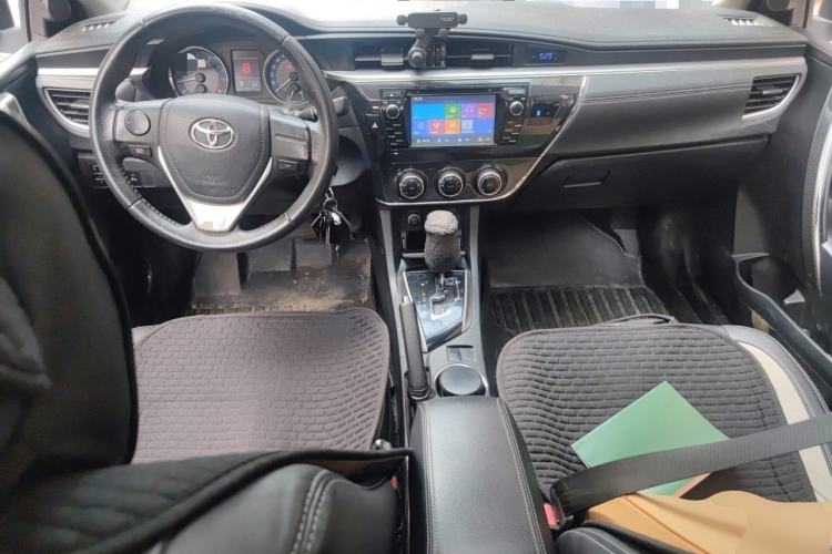 Used Toyota Corolla 2016 1.6L CVT GL-i Cool Edition Center Console