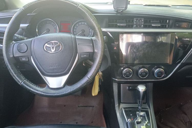 Used Toyota Corolla 2016 1.6L CVT GL-i Cool Edition Center Console