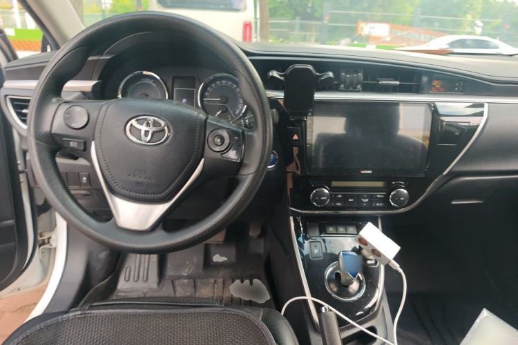 Used Toyota Corolla 2016 Dual-Engine 1.8L E-CVT Pioneer Edition Center Console