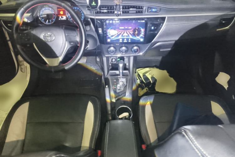 Used Toyota Corolla 2016 1.6L CVT GL-i Cool Edition Center Console