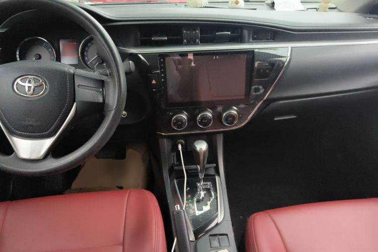 Used Toyota Corolla 2016 1.6L CVT GL-i Cool Edition Center Console
