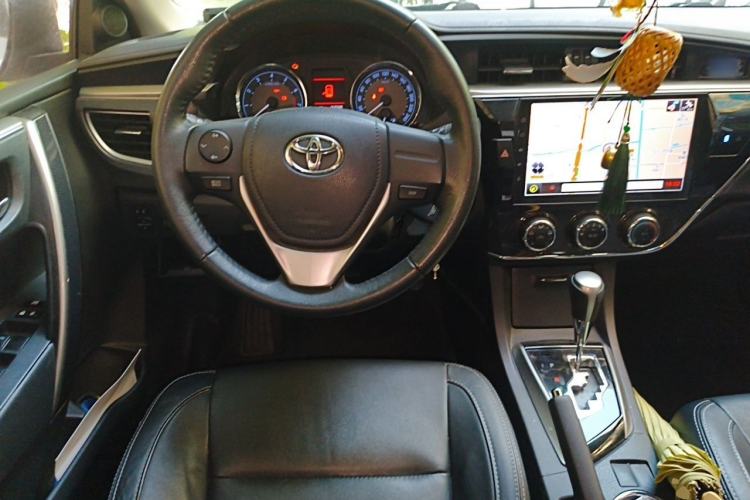 Used Toyota Corolla 2016 1.6L CVT GL-i Cool Edition Center Console