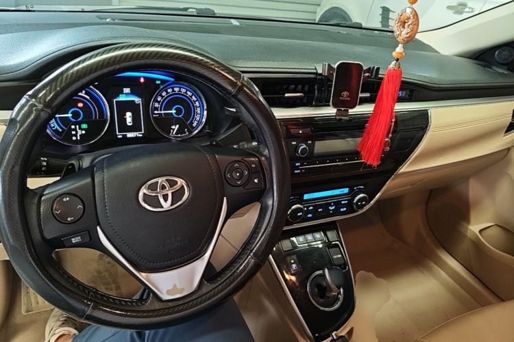 Used Toyota Corolla 2016 Dual-Engine 1.8L E-CVT Elite Edition Center Console