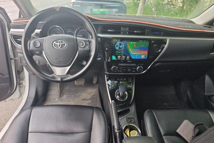 Used Toyota Corolla 2016 Dual-Engine 1.8L E-CVT Leading Edition Center Console