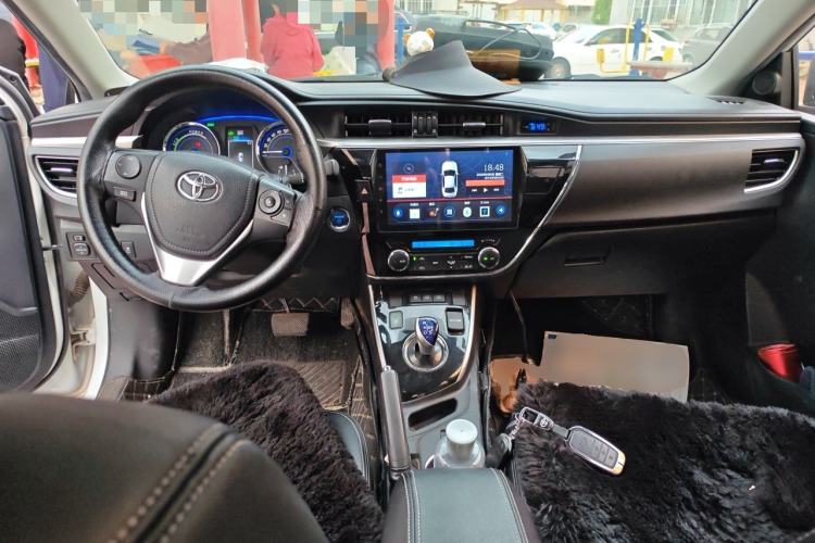 Used Toyota Corolla 2016 Dual-Engine 1.8L E-CVT Pioneer Edition Center Console