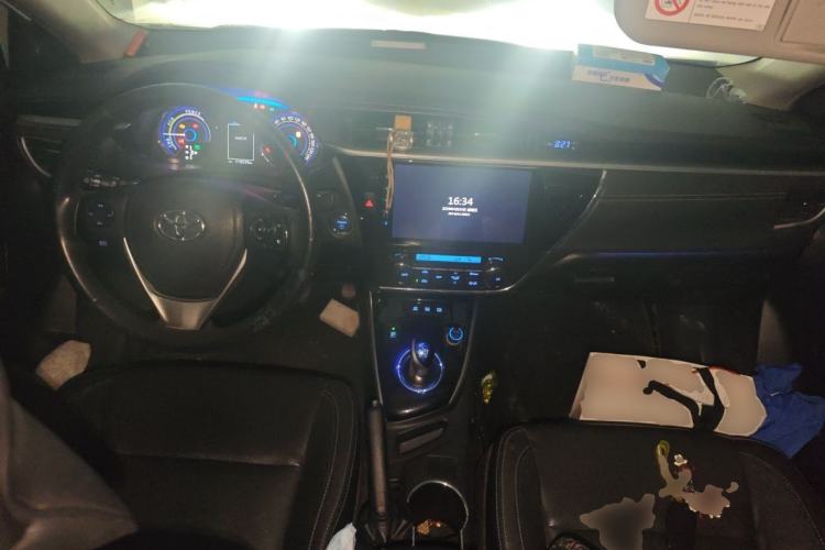 Used Toyota Corolla 2016 Dual-Engine 1.8L E-CVT Elite Edition Center Console