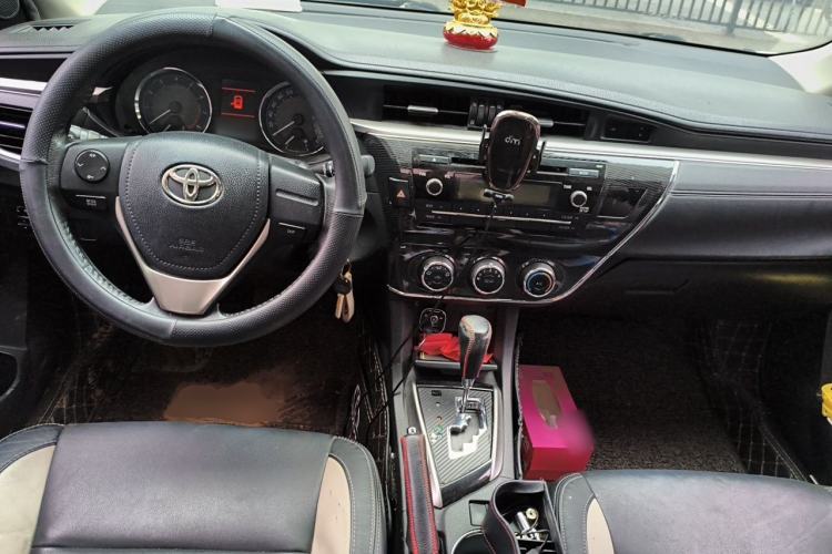 Used Toyota Corolla 2016 1.6L CVT GL-i Cool Edition Center Console