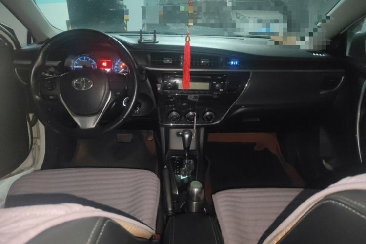Used Toyota Corolla 2016 1.6L CVT GL-i Cool Edition Center Console