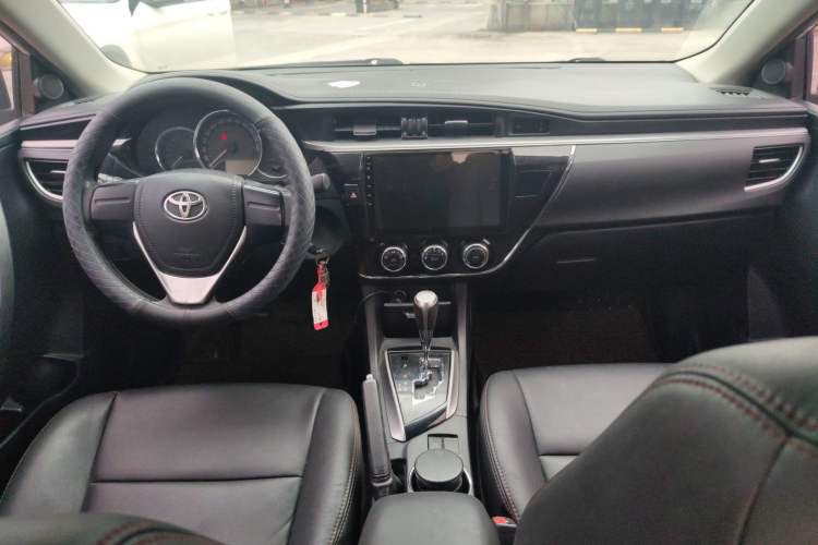 Used Toyota Corolla 2016 1.6L CVT GL-i Cool Edition Center Console