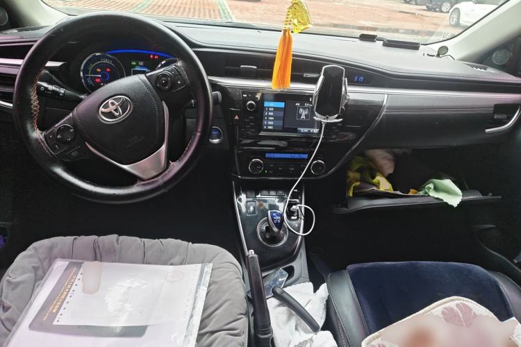 Used Toyota Corolla 2016 Dual-Engine 1.8L E-CVT Luxury Edition Center Console