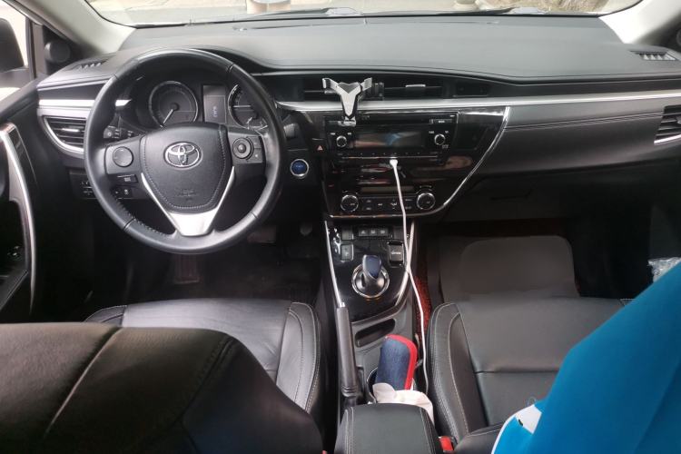 Used Toyota Corolla 2016 Dual-Engine 1.8L E-CVT Elite Edition Center Console