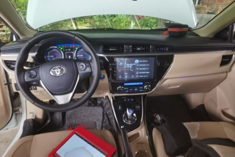 Used Toyota Corolla 2016 Dual-Engine 1.8L E-CVT Elite Edition Center Console
