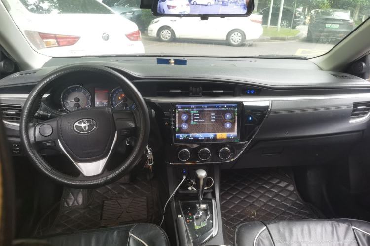 Used Toyota Corolla 2016 1.6L CVT GL-i Cool Edition Center Console