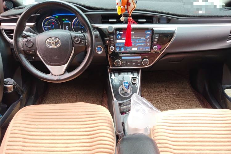 Used Toyota Corolla 2016 Dual-Engine 1.8L E-CVT Luxury Edition Center Console