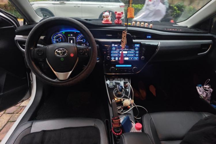 Used Toyota Corolla 2016 Dual-Engine 1.8L E-CVT Elite Edition Center Console