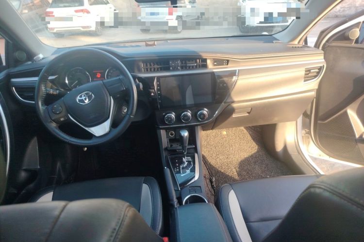 Used Toyota Corolla 2016 1.6L CVT GL-i Cool Edition Center Console