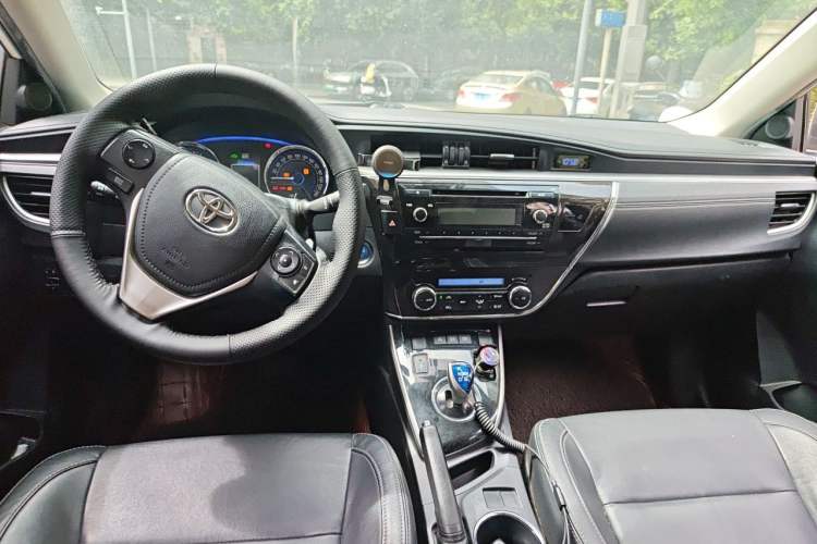Used Toyota Corolla 2016 Dual-Engine 1.8L E-CVT Elite Edition Center Console