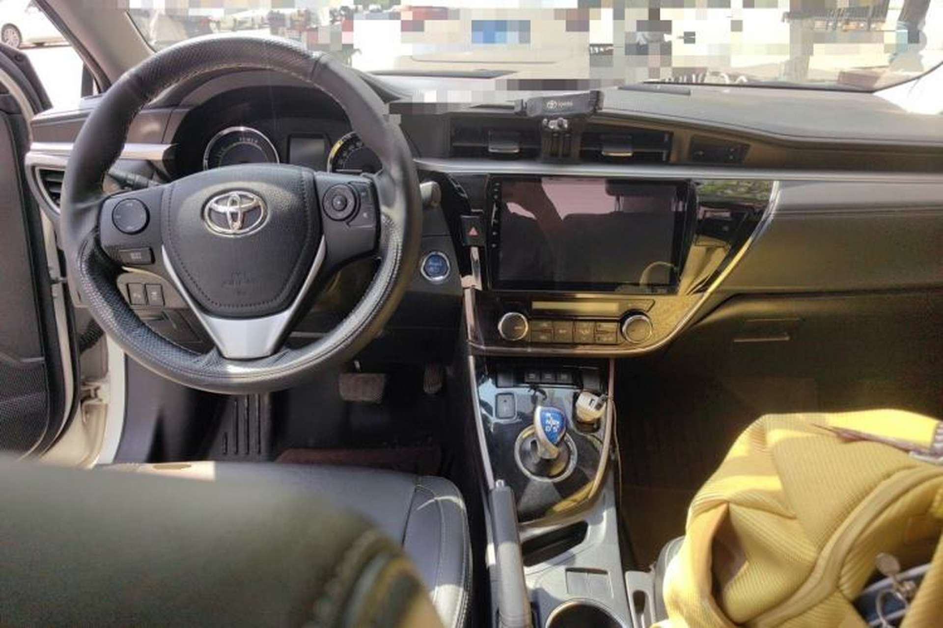 Used Toyota Corolla 2016 Dual-Engine 1.8L E-CVT Elite Edition Center Console