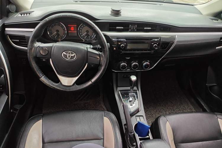 Used Toyota Corolla 2016 1.6L CVT GL-i Cool Edition Center Console