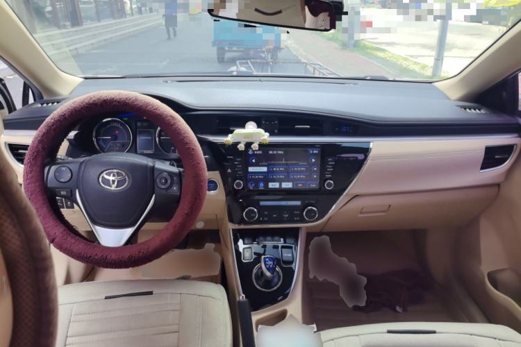 Used Toyota Corolla 2016 Dual-Engine 1.8L E-CVT Elite Edition Center Console