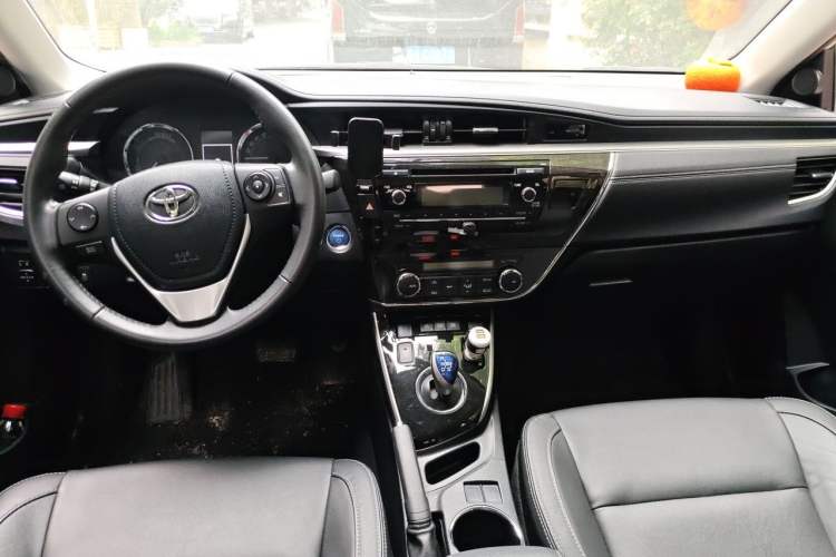 Used Toyota Corolla 2016 Dual-Engine 1.8L E-CVT Elite Edition Center Console