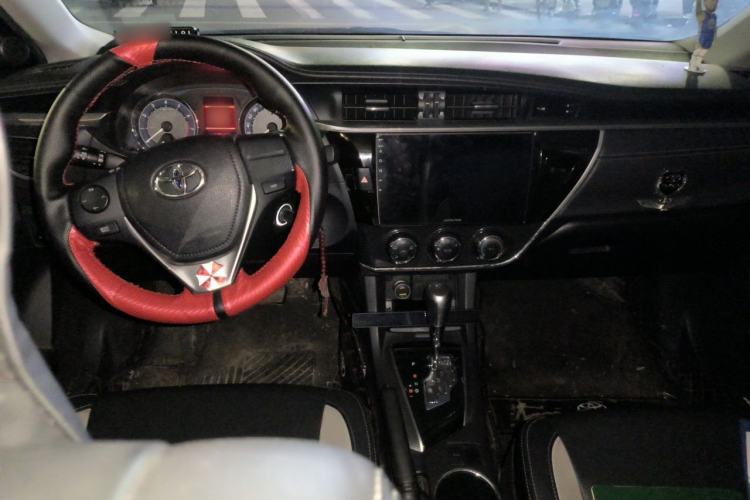 Used Toyota Corolla 2016 1.6L CVT GL-i Cool Edition Center Console