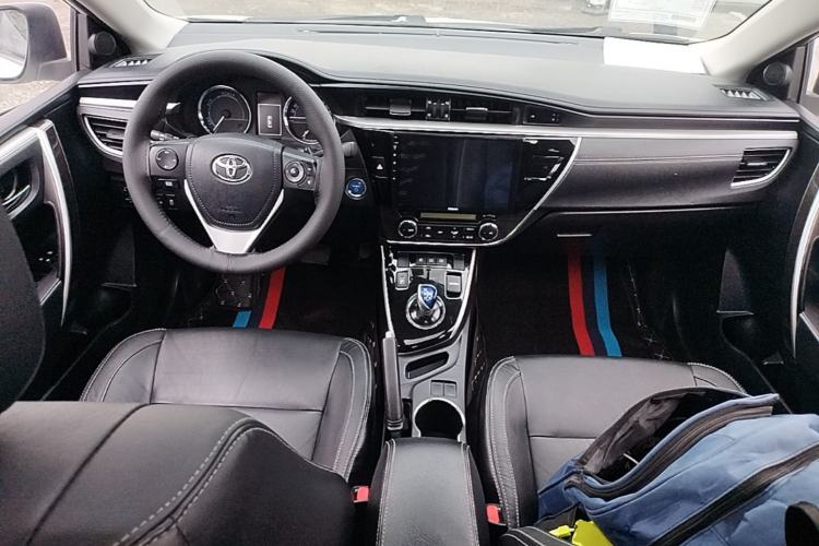 Used Toyota Corolla 2016 Dual-Engine 1.8L E-CVT Elite Edition Center Console