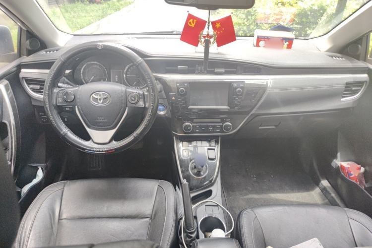Used Toyota Corolla 2016 Dual-Engine 1.8L E-CVT Luxury Edition Center Console