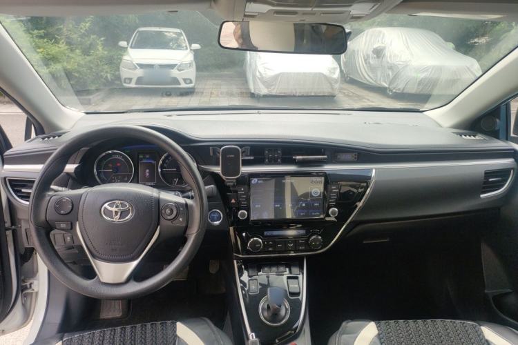Used Toyota Corolla 2016 Dual-Engine 1.8L E-CVT Leading Edition Center Console