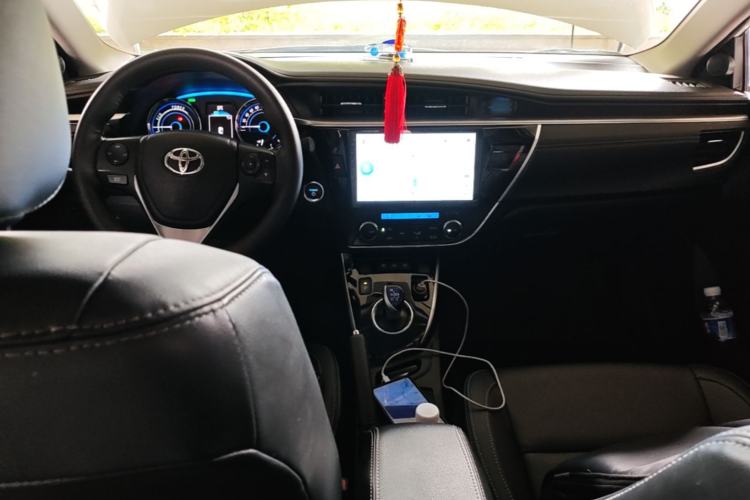 Used Toyota Corolla 2016 Dual-Engine 1.8L E-CVT Elite Edition Center Console