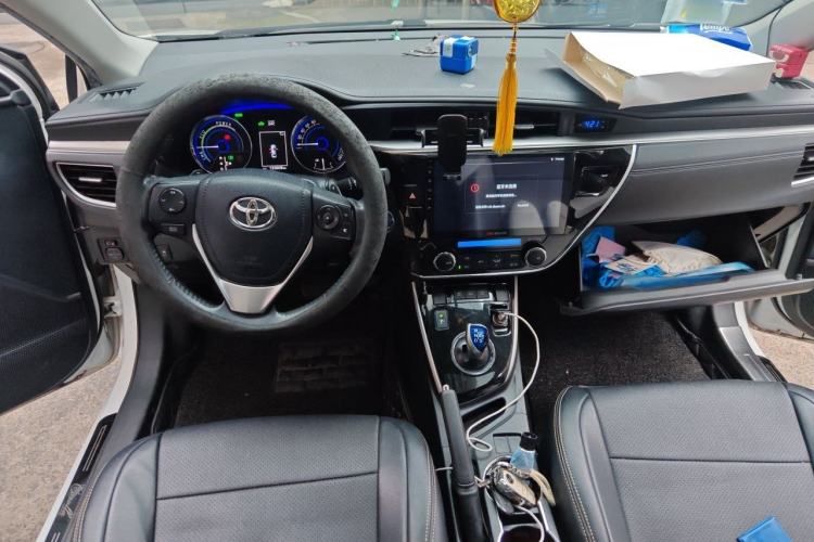 Used Toyota Corolla 2016 Dual-Engine 1.8L E-CVT Elite Edition Center Console