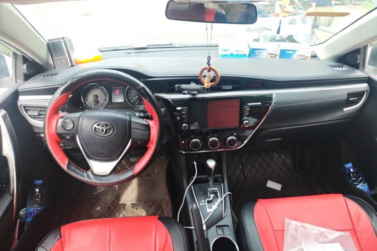 Used Toyota Corolla 2016 1.6L CVT GL-i Cool Edition Center Console