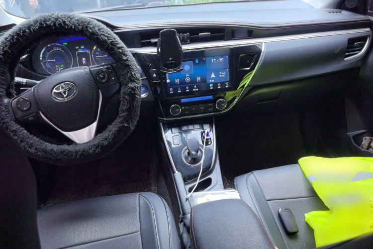 Used Toyota Corolla 2016 Dual-Engine 1.8L E-CVT Pioneer Edition Center Console