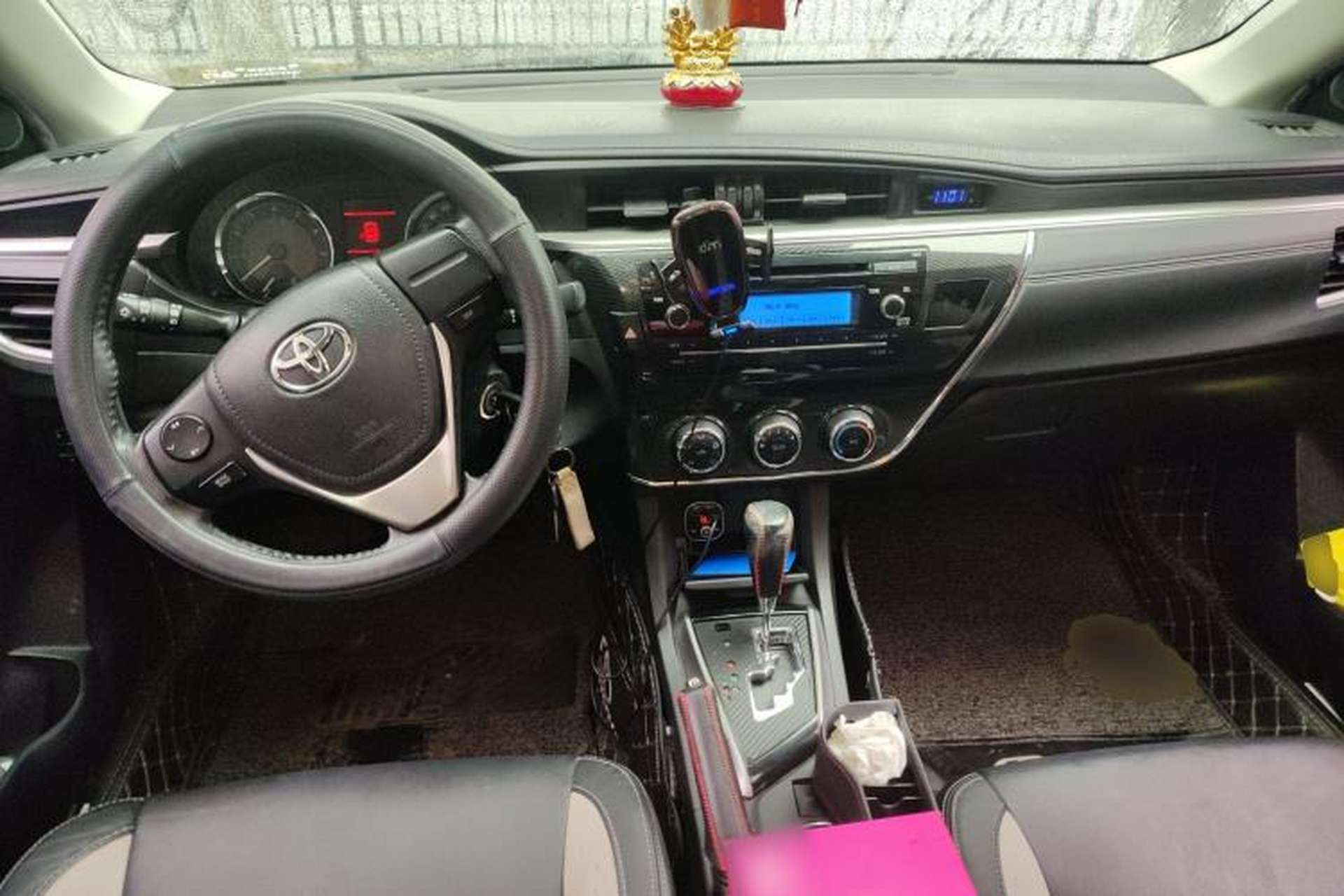 Used Toyota Corolla 2016 1.6L CVT GL-i Cool Edition Center Console